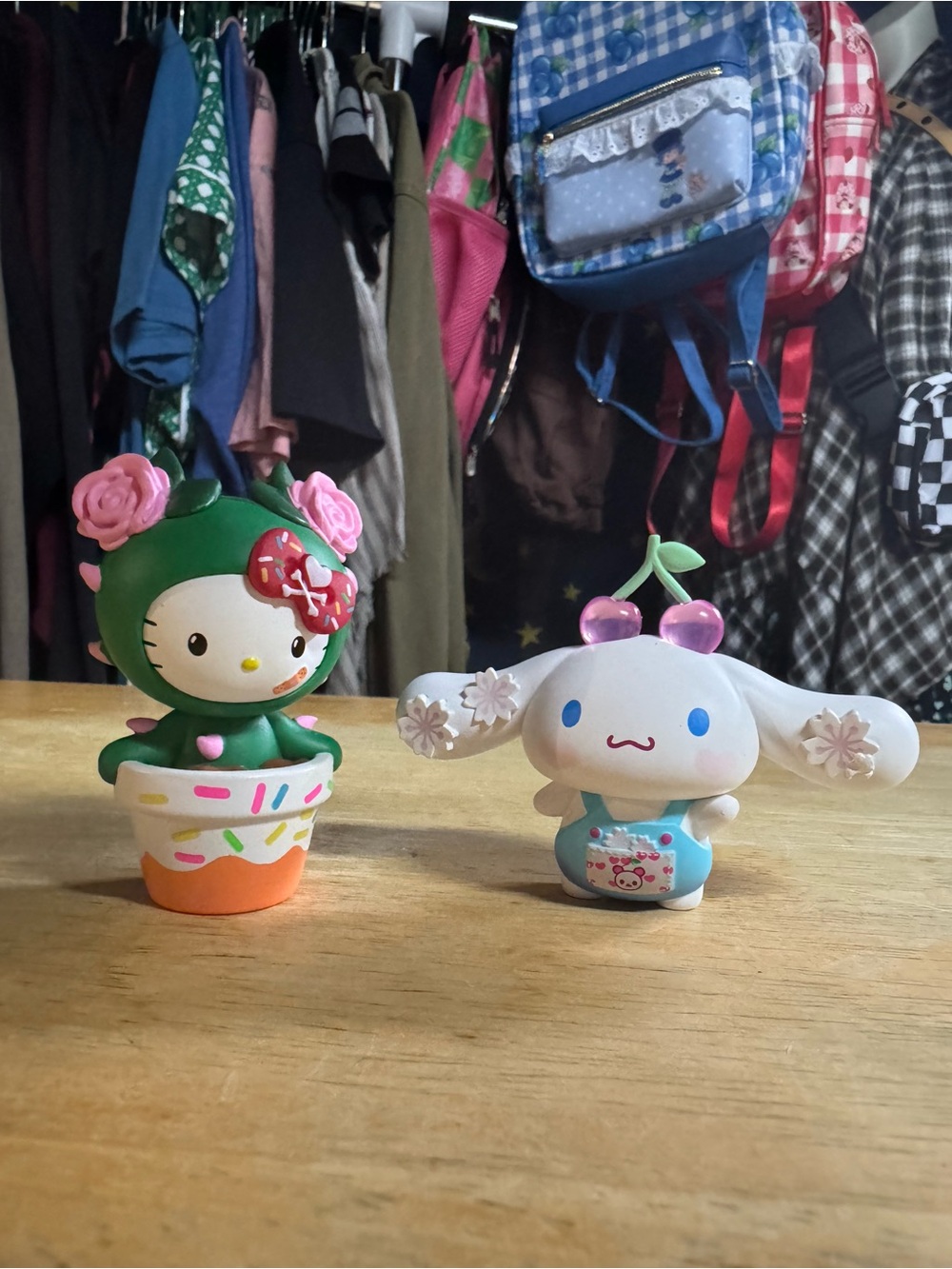 Sanrio Cinnamoroll and Hello Kitty Mini Figures - White & Green